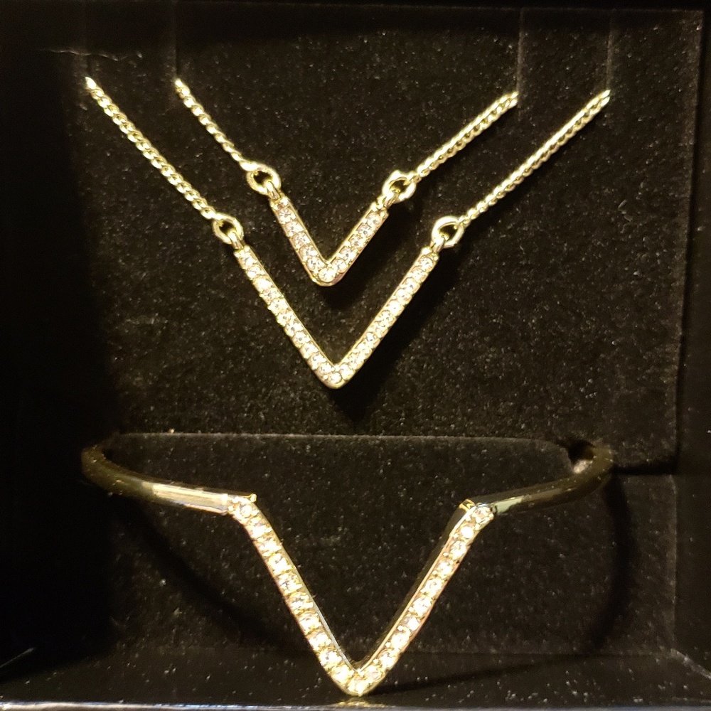 VS Necklace & Bracelet set